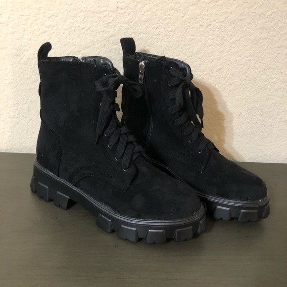PrettyLittleThing Boots Black Lace Up Moto Combat Cleated Sole Trendy Streetwear - Picture 1 of 8